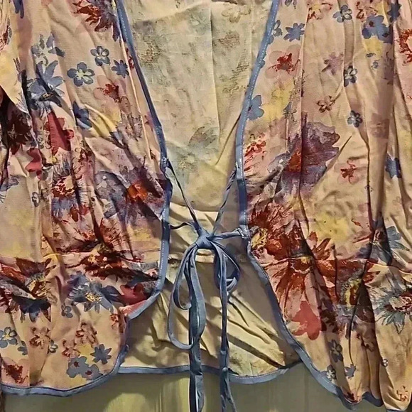 Free People - Picture 2 of 11